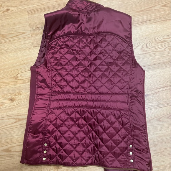 Women’s Puffer Vest - Picture 3 of 4